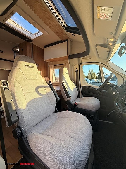 Pilote P 650 GJ 8 of 24