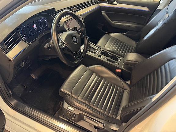 Volkswagen Passat 12 of 19