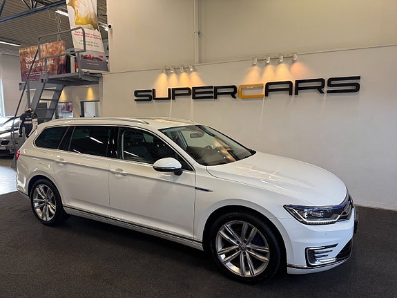 Volkswagen Passat 3 of 19