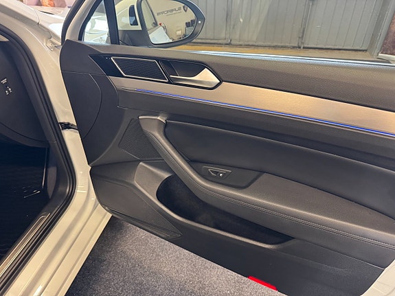 Volkswagen Passat 11 of 19