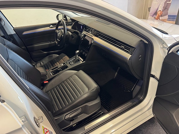 Volkswagen Passat 9 of 19