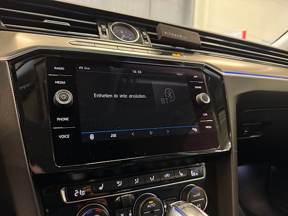 Volkswagen Passat 16 of 19