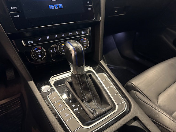 Volkswagen Passat 15 of 19