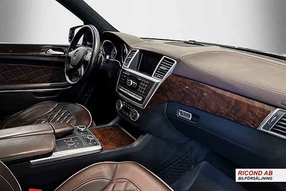 Mercedes-Benz GL500 13 of 24