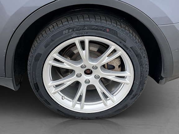 Tesla Model Y 22 of 30