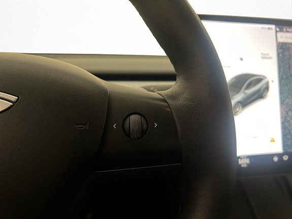 Tesla Model Y 26 of 30