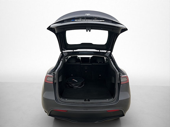 Tesla Model Y 20 of 30