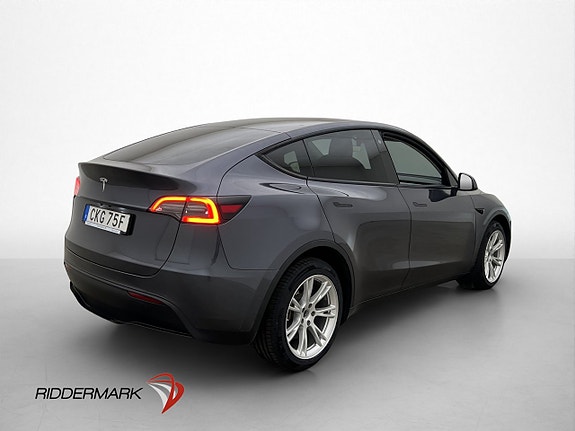 Tesla Model Y 8 of 30