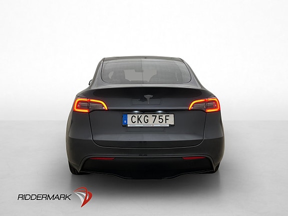 Tesla Model Y 7 of 30