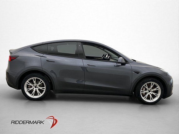 Tesla Model Y 9 of 30
