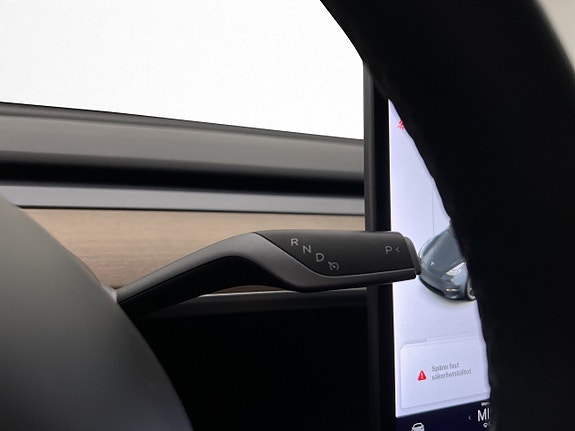 Tesla Model Y 27 of 30