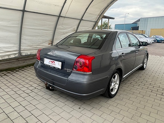 Toyota Avensis 3 of 22