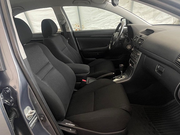 Toyota Avensis 11 of 22