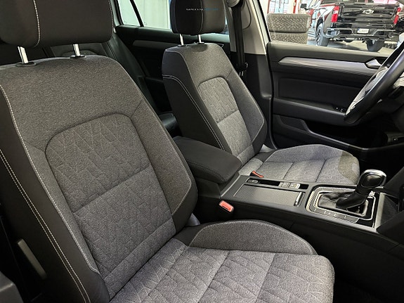 Volkswagen Passat 19 of 23