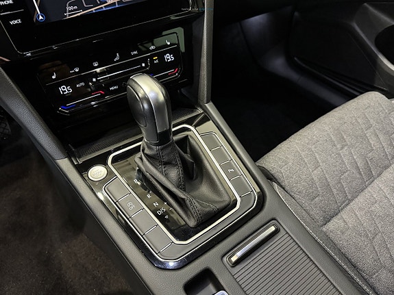 Volkswagen Passat 7 of 23