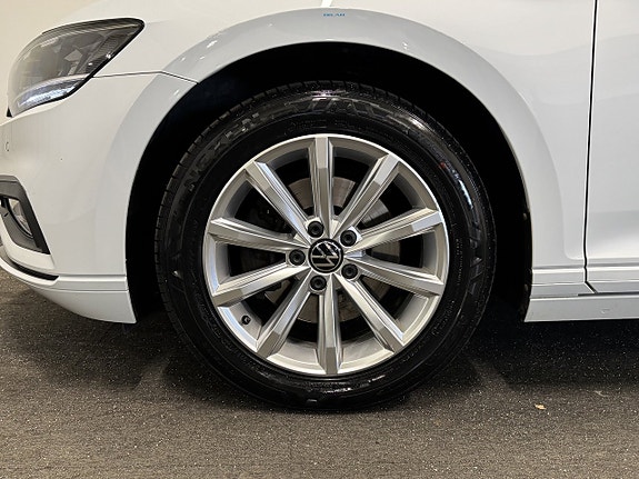 Volkswagen Passat 22 of 23