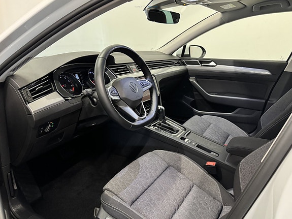 Volkswagen Passat 4 of 23