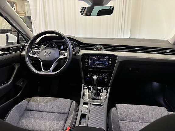 Volkswagen Passat 17 of 23