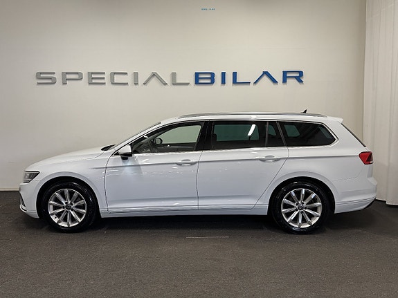 Volkswagen Passat 2 of 23