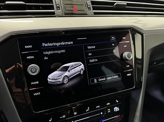 Volkswagen Passat 10 of 23