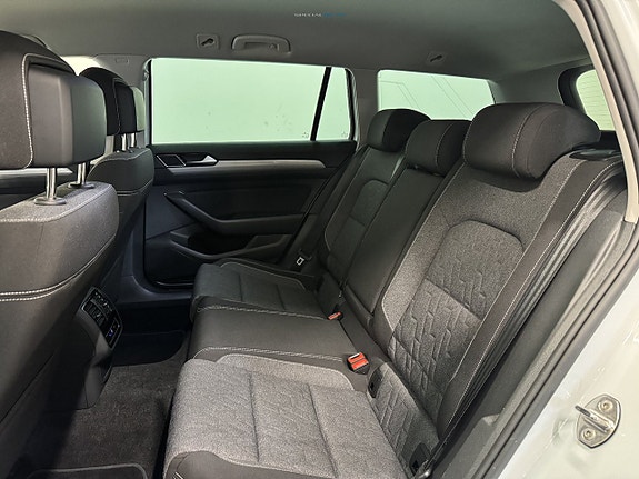 Volkswagen Passat 12 of 23
