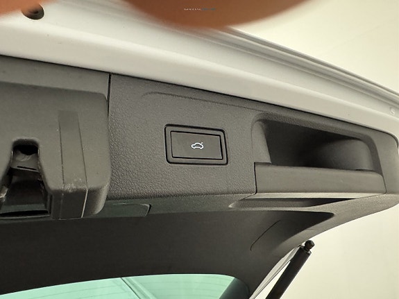 Volkswagen Passat 15 of 23