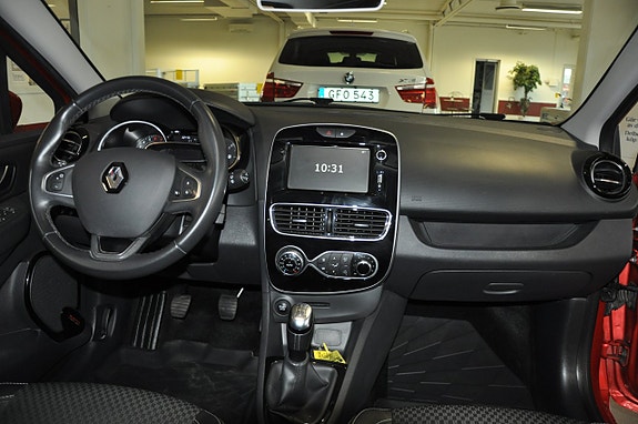 Renault Clio 8 of 14