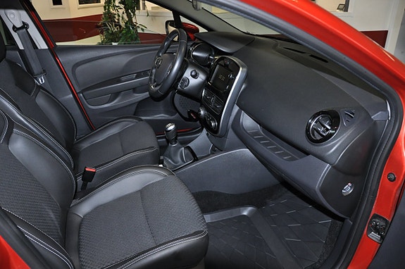 Renault Clio 9 of 14