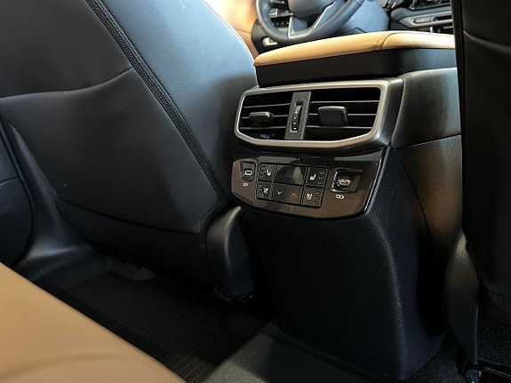 Lexus RX450h 22 of 23