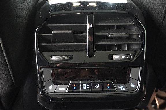BMW iX 8 of 21