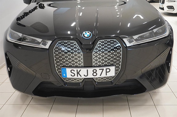 BMW iX 4 of 21