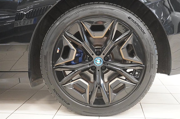 BMW iX 6 of 21