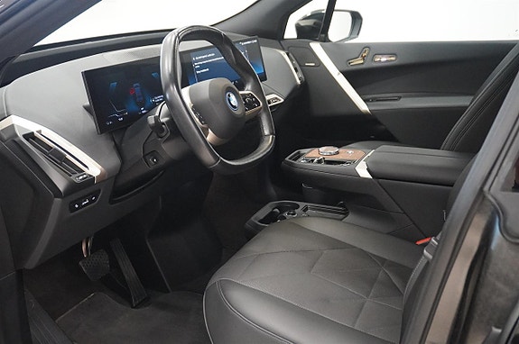 BMW iX 2 of 21