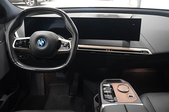 BMW iX 17 of 21