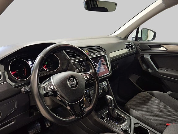 Volkswagen Tiguan Allspace 6 of 15
