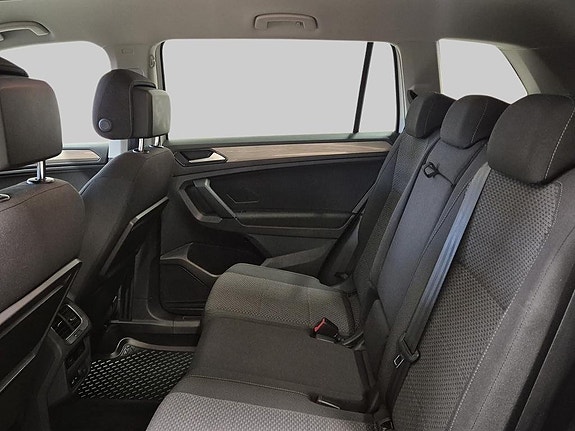 Volkswagen Tiguan Allspace 12 of 15