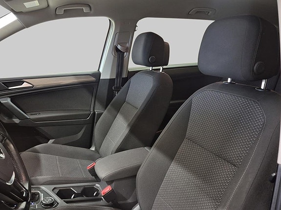 Volkswagen Tiguan Allspace 7 of 15