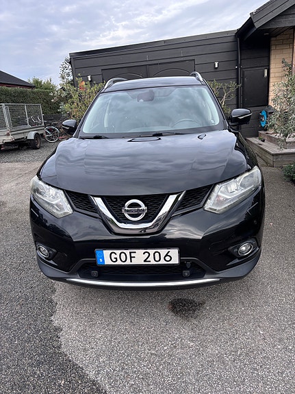 Nissan X-Trail 2 of 6