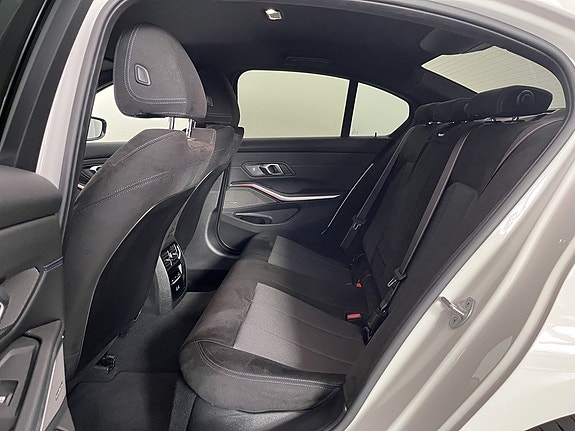 BMW 330e 12 of 16