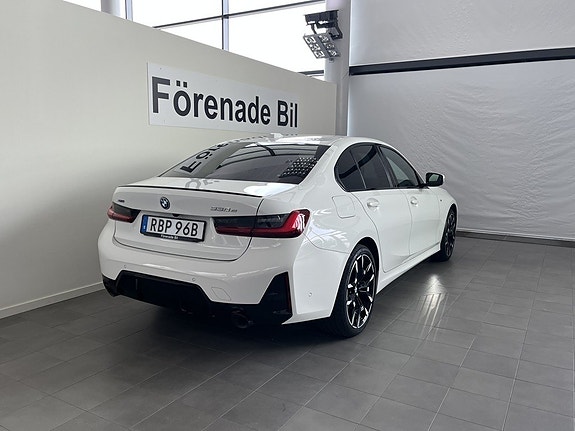 BMW 330e 14 of 16
