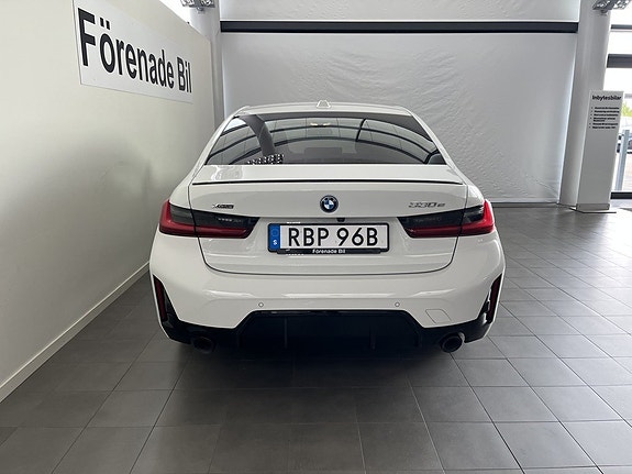 BMW 330e 13 of 16