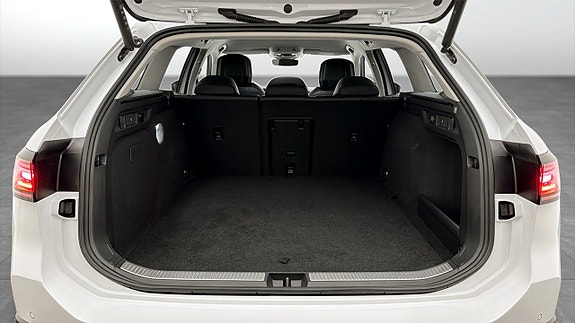 Volkswagen Passat 12 of 19