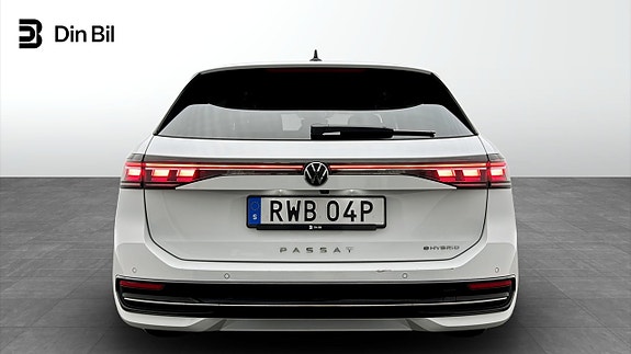 Volkswagen Passat 5 of 19
