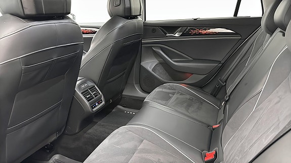Volkswagen Passat 11 of 19
