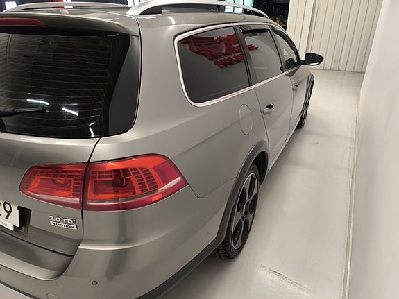 Volkswagen Passat Alltrack 4 of 10