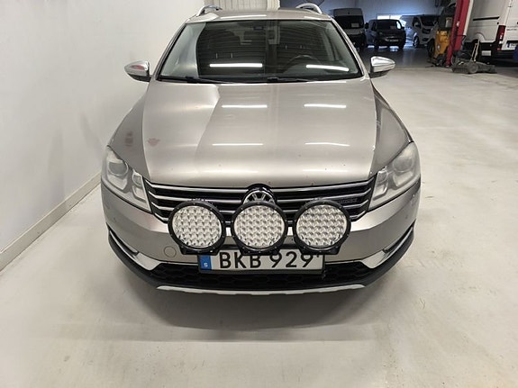 Volkswagen Passat Alltrack 2 of 10