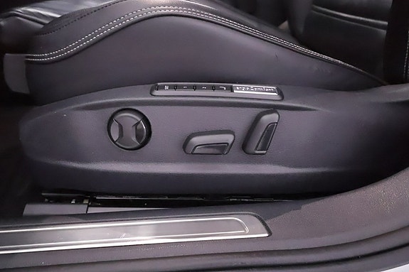 Volkswagen Passat 13 of 24