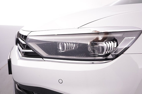 Volkswagen Passat 17 of 24