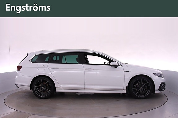 Volkswagen Passat 2 of 24
