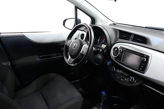 Toyota Yaris 7 of 15